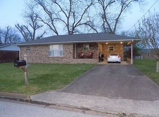 1832 Davy Crockett Cv, Dyersburg, TN 38024
