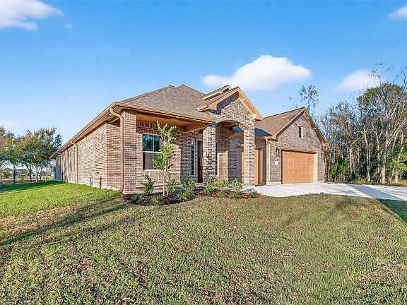 3rd image of 350 Lakeland Cir