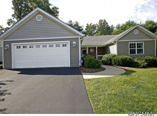 172 Charlestown Dr, Hendersonville, NC 28792