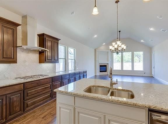 5th image of 2707 San Jacinto Dr