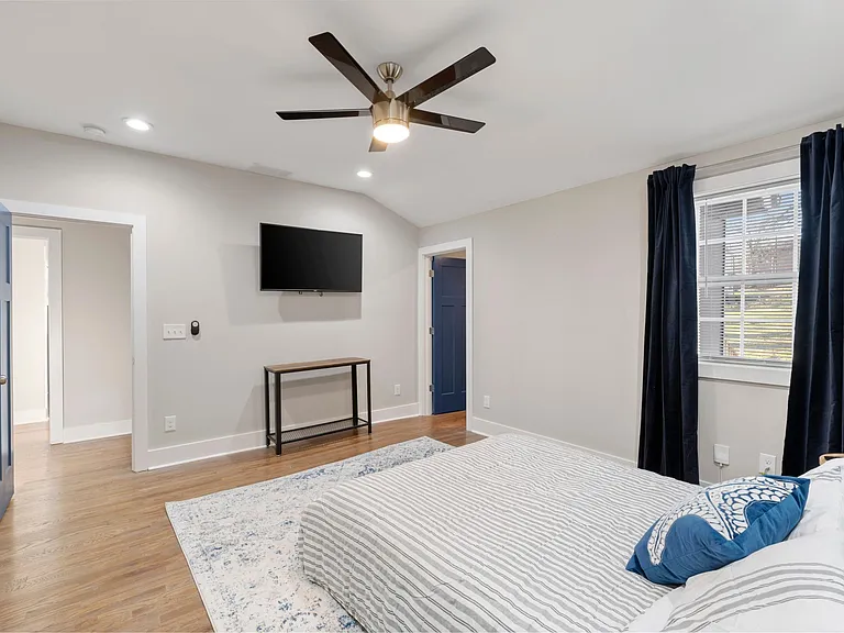 1690 Donald Lee Hollowell Pkwy NW — Photo 15
