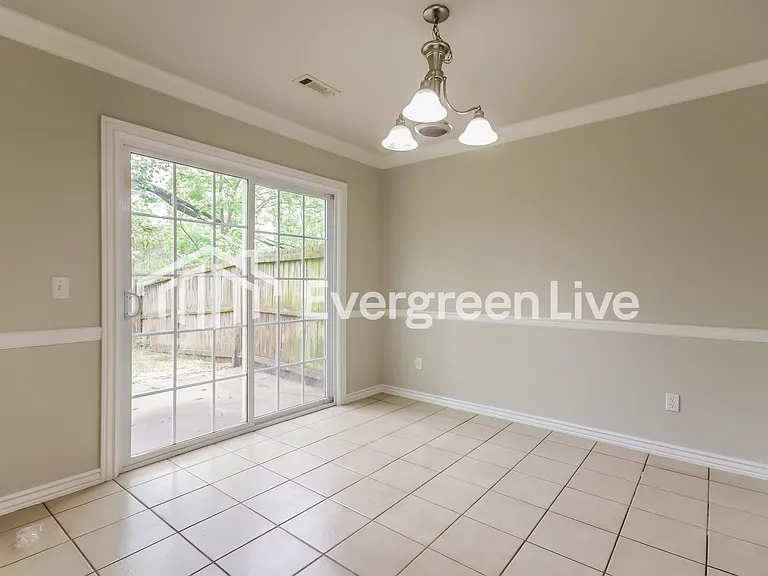 832 Oakwood Ct — Photo 14
