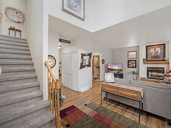 SOARING ENTRYWAY CEILING