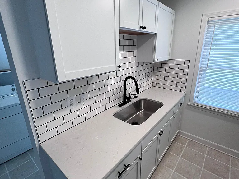 2030 Browning St — Photo 7