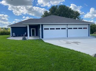 1740 Bay Oaks Dr, Albert Lea, MN 56007