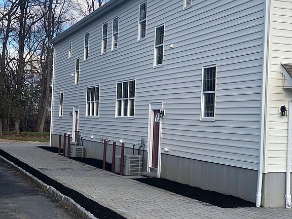 Driveway to Unit B.