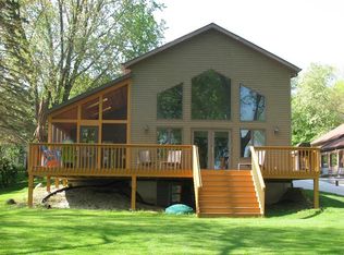 25020 Breezy Point Rd, Wind Lake, WI 53185