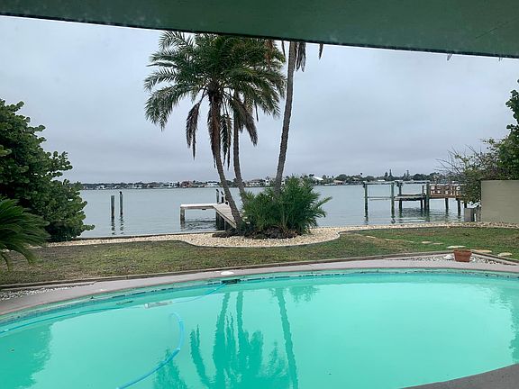 3rd image of 305 Harbor Dr Unit C