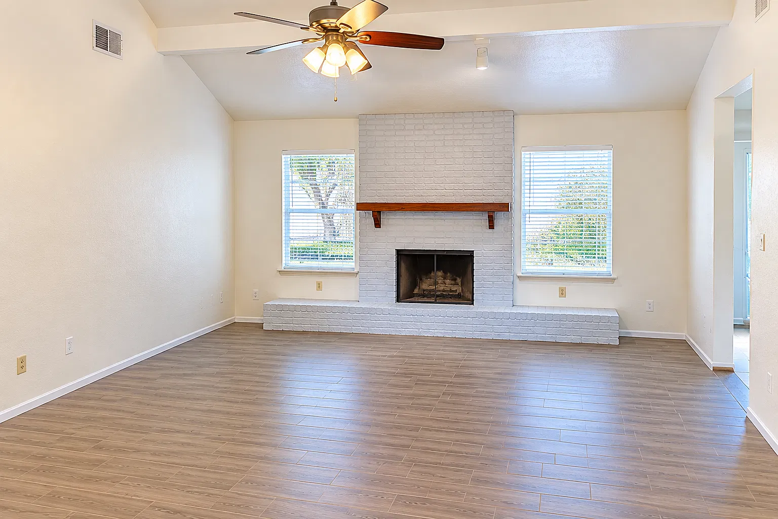 3 bed, 1671 sqft, $2,100 — Photo 3