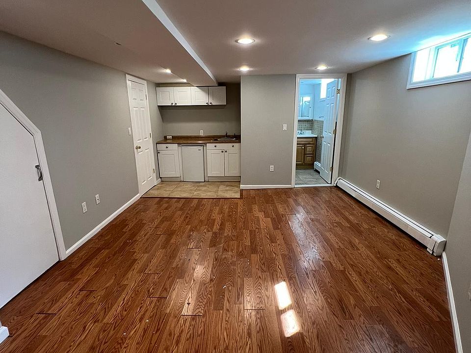 1st image of 34 Woodlawn Ave