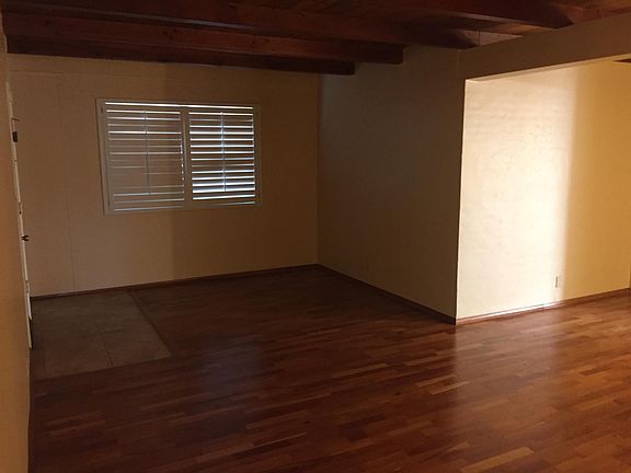 3rd image of 2936 E Calle Glorietta