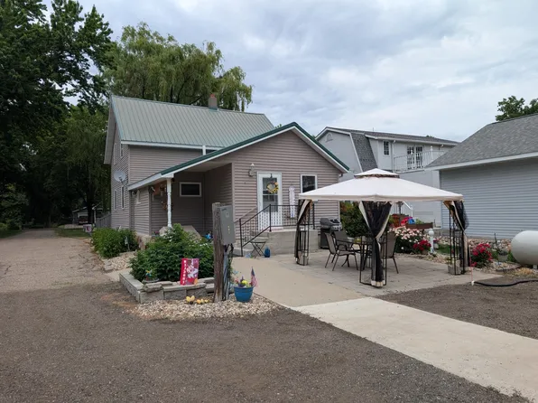 111 E Lyon St, Minneota, MN 56264