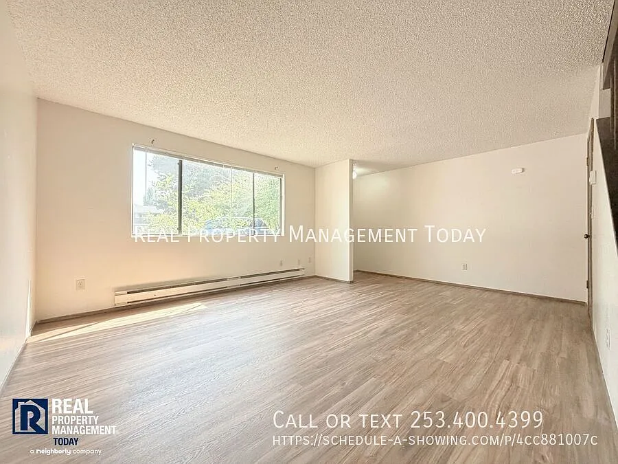 Charming 2 Bed / 1.5 Bath Townhome in the Heart of Sumner! — Photo 2