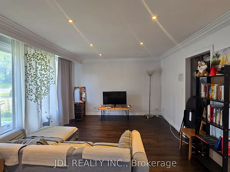 68 Meadowview Ave #ROOM MB — Photo 4