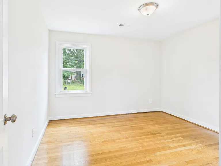 1709 Glenview Rd — Photo 14