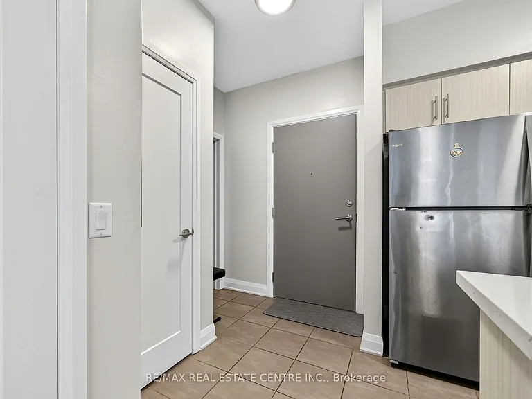 16 Concord Pl #402 — Photo 8
