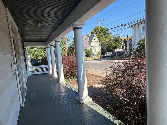 3rd image of 2 W Hampton St