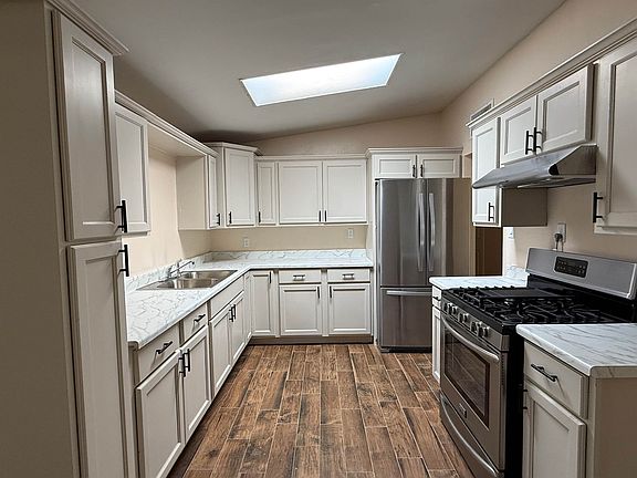 4th image of 924 W King St