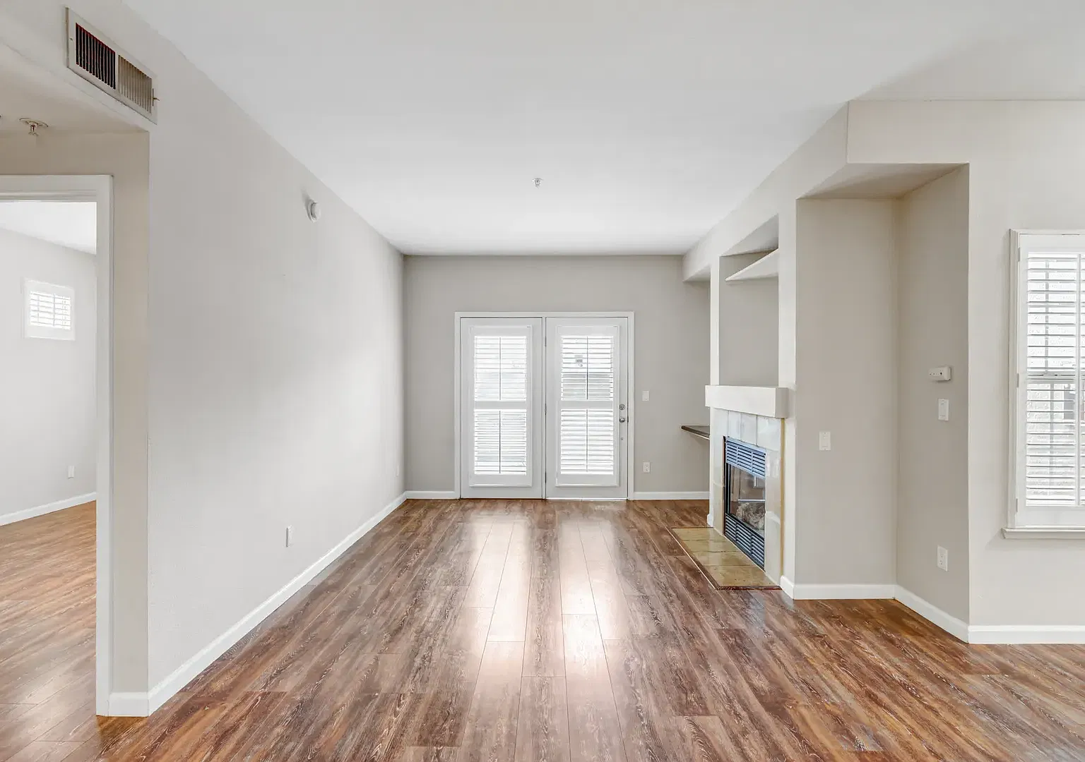 2 bed, 1077 sqft, $2,400 — Photo 4