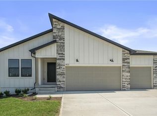 400 Woodview Dr, Raymore, MO 64083