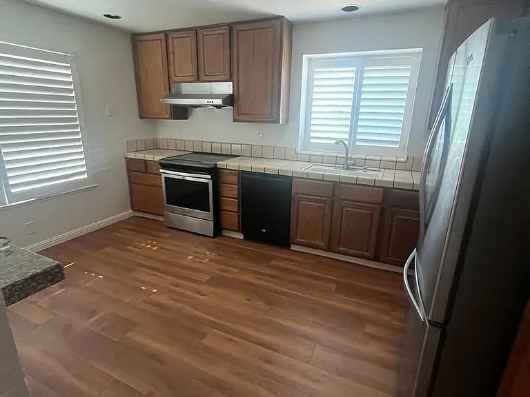 1636 Brentwood Ln — Photo 3