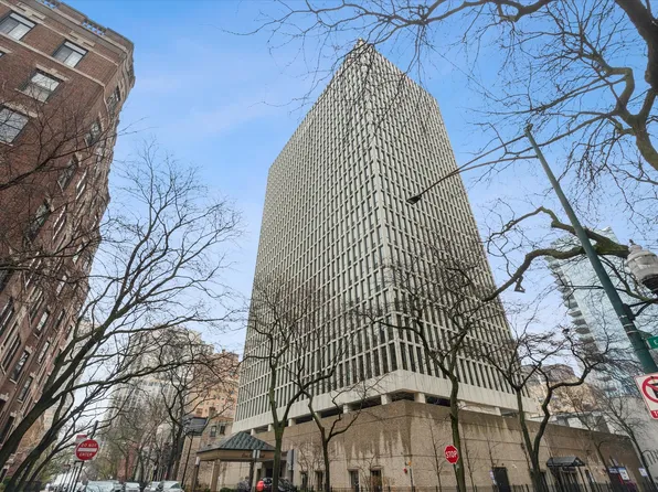 1 E Scott St APT 1112, Chicago, IL 60610