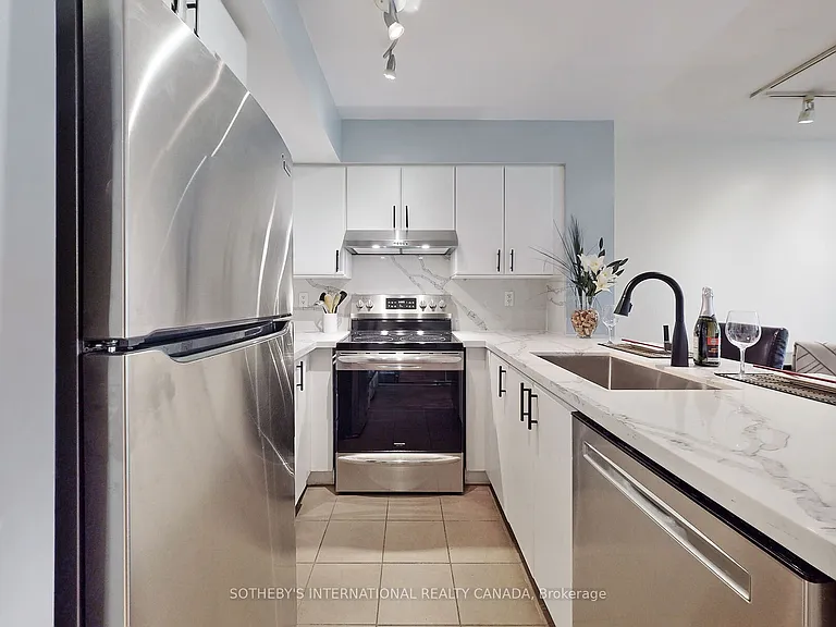 230 King St E #410 — Photo 6