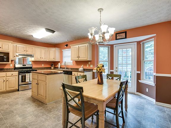 5th image of 203 Shady Ln