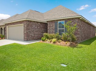 475 Palm Breeze Dr, Ocean Springs, MS 39564