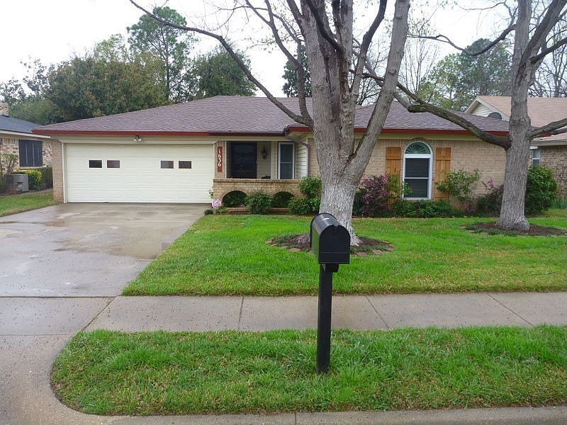 1st image of 1636 Knoxville Dr