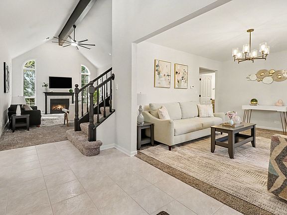 4th image of 10 Wingate Cir