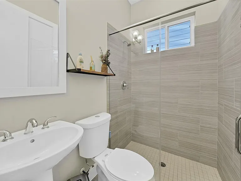 1264 Morris St — Photo 12