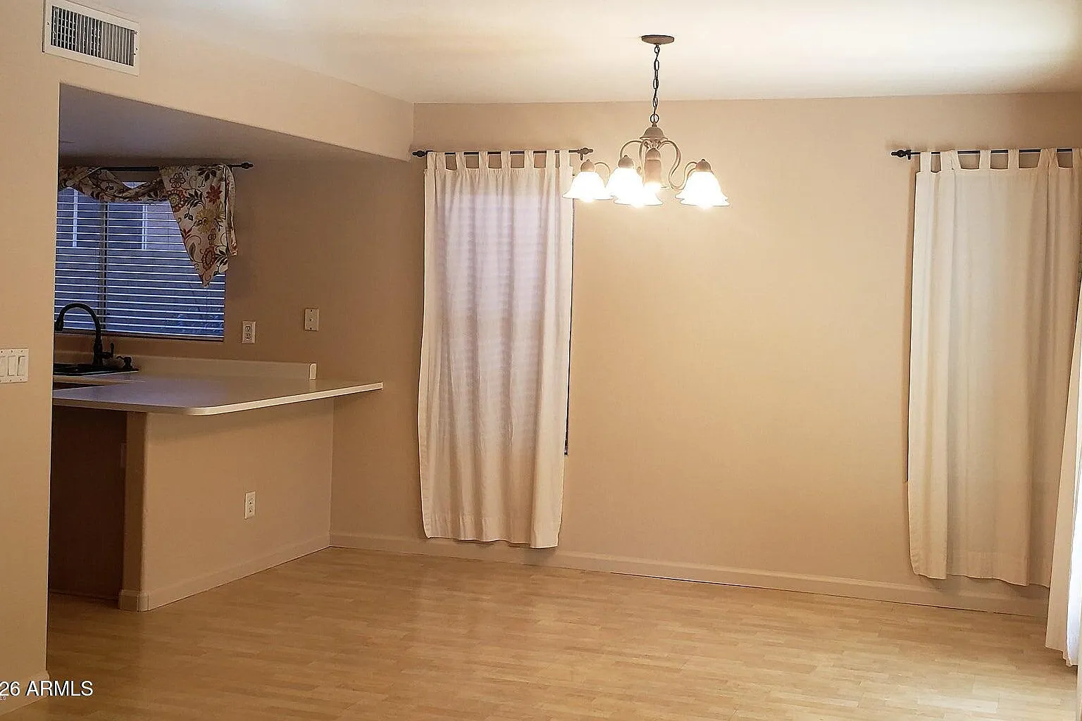 3 bed, 2.5 bath, 1852 sqft, $2,300 — Photo 3