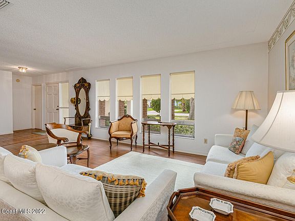 5th image of 559 W Amherst Cir