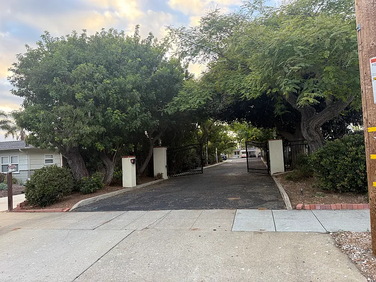 1030 Whaley St — Photo 2
