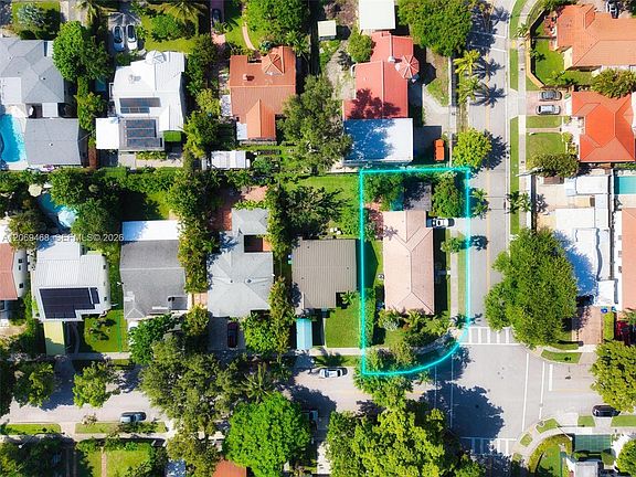 5th image of 2470 SW 23rd Ave
