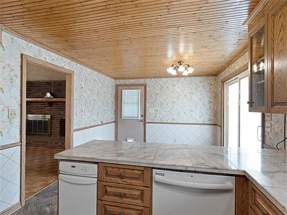 5th image of 2045 Hobby St