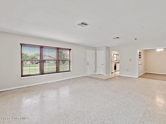 4th image of 105 Hedgegrove Ave