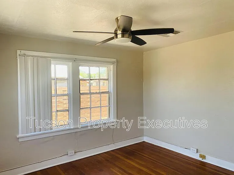 2632 N Stone Ave #9 — Photo 14
