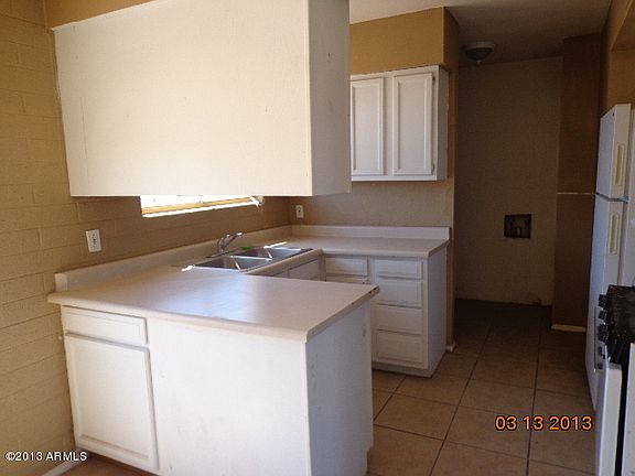 3rd image of 301 E Denvil St