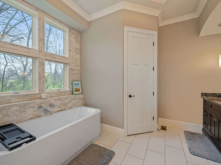 7715 Cathedral Hill Dr — Photo 38