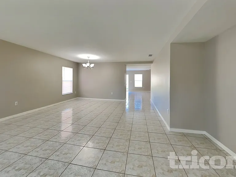 2483 Brownwood Dr — Photo 3