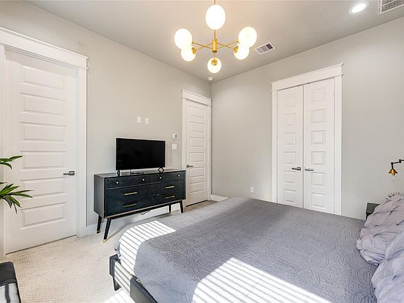 5th image of 2107 Engelmohr St #B