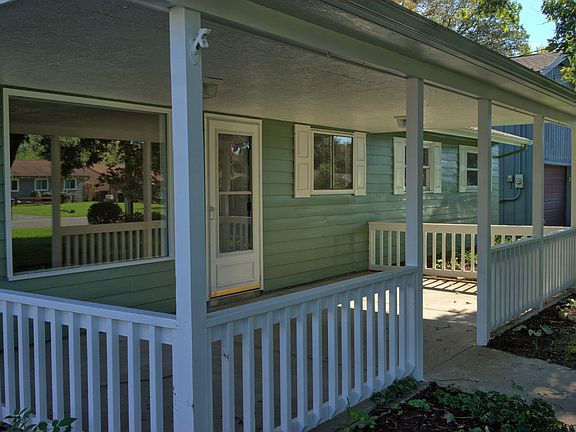 3rd image of 71 Robinhood Dr