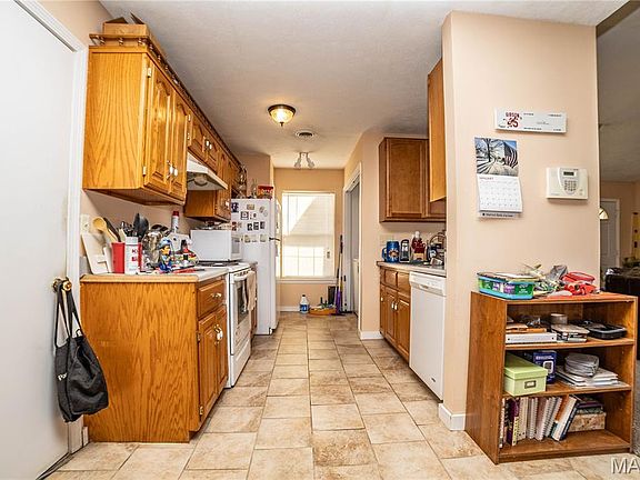5th image of 1131 Howard Dr