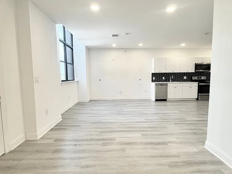 1600 West Hunting Park - Residential — Photo 33
