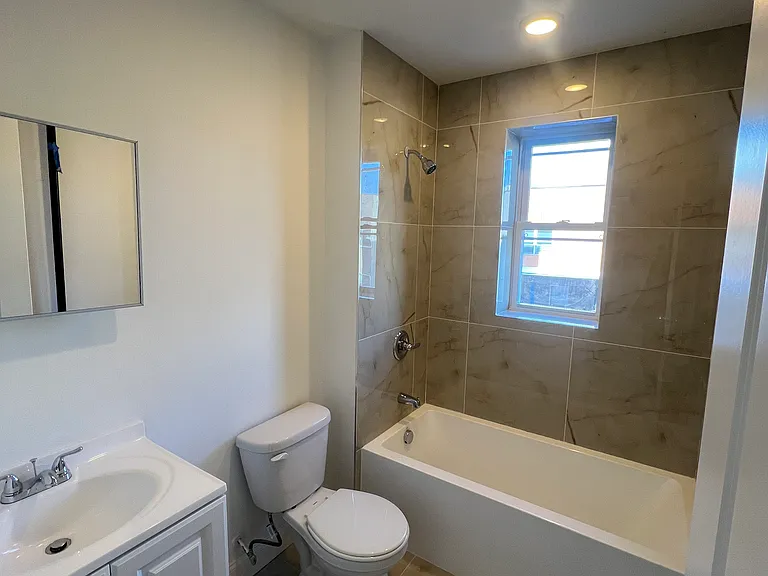 570 Broadway — Photo 1
