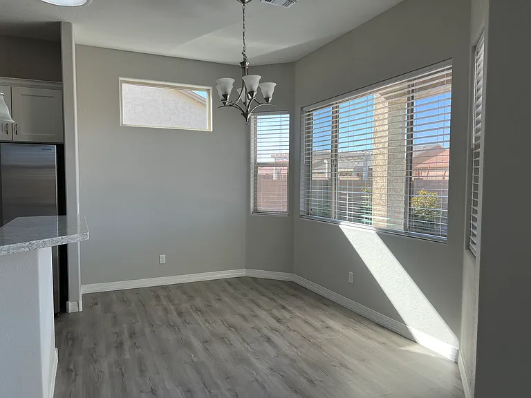 Dining Area has 4 Windows
