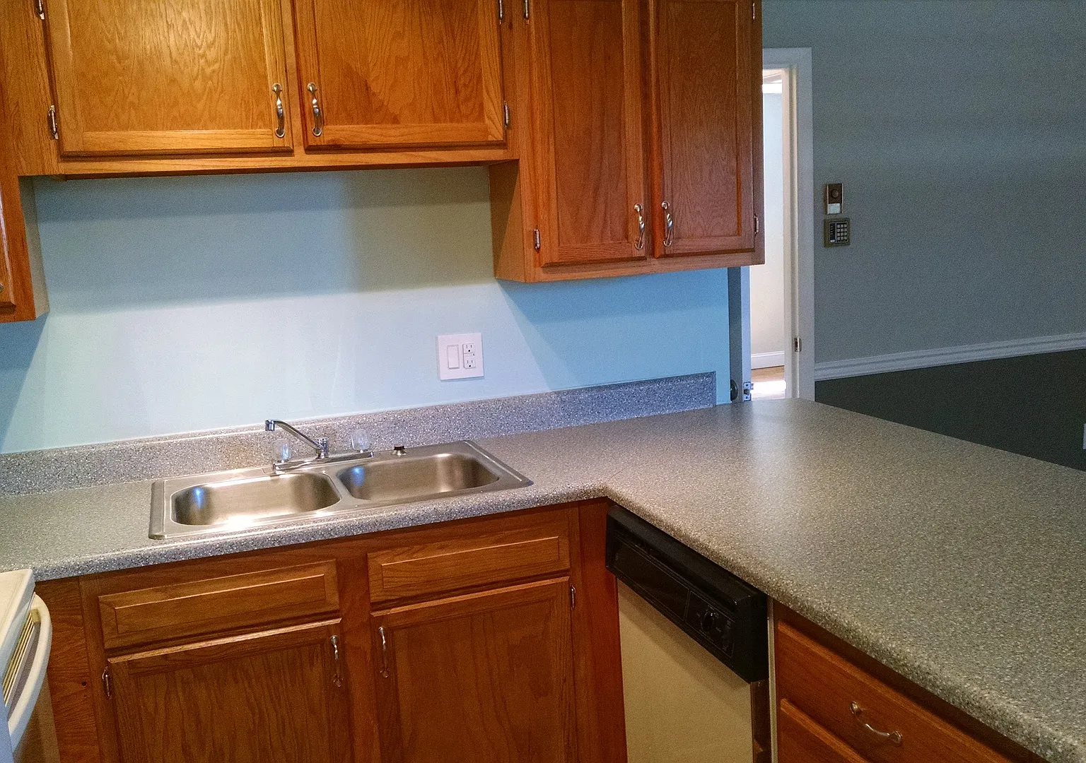 Waitlist for Aug2027Jul2028 Now Open! |2BR/1BA Condo Near UTK | Parking & Pool — Photo 4