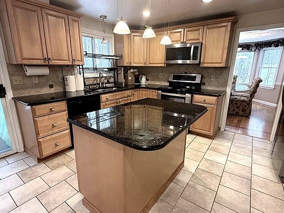 5th image of 11 Quail Run Rd